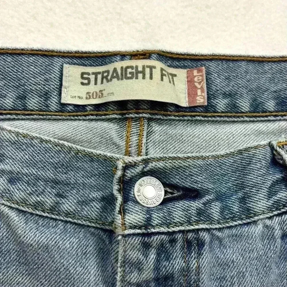 Vintage‎ Levi’s 505 Retro Med Wash Faded Slim Straight Mens Jeans Size 34/32